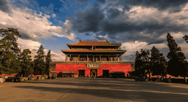 “两面派”的故宫和美上天的中国风，我似乎秒懂了Gucci那极繁华丽背后的“伎俩”