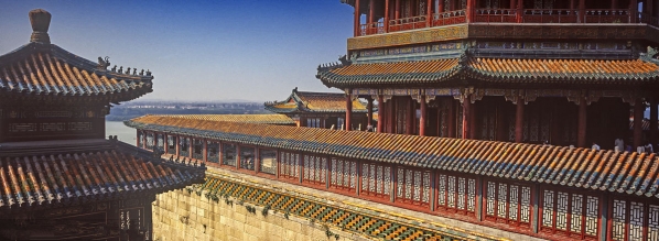 “两面派”的故宫和美上天的中国风，我似乎秒懂了Gucci那极繁华丽背后的“伎俩”