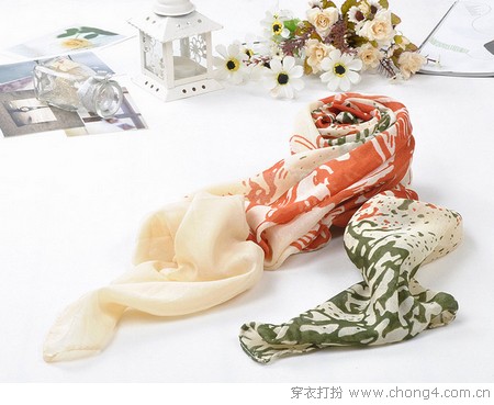 五彩围巾 让玉颈间繁花似锦