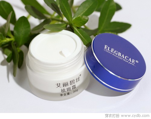 水嫩白皙不一斑