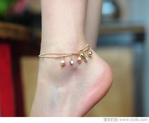 纤纤作细步，精妙世无双