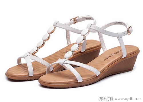 为凉鞋增加一些新看点
