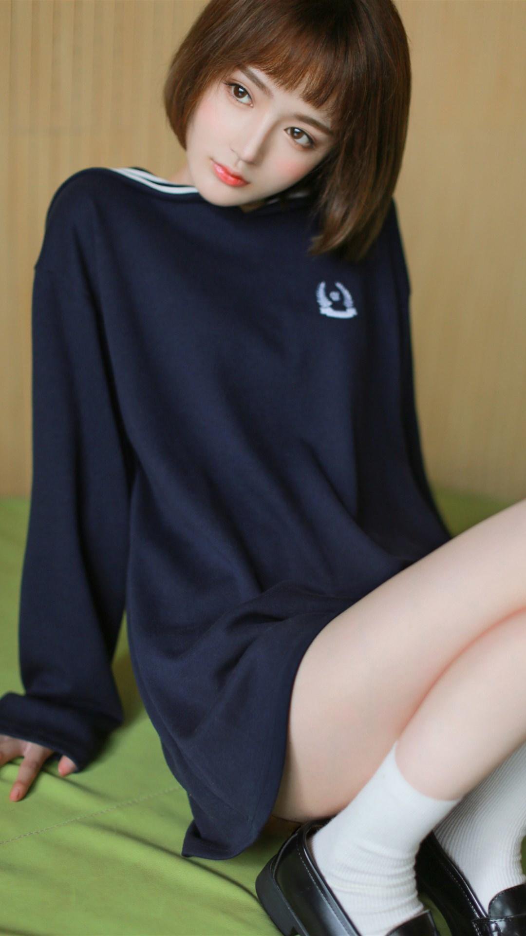 短发美女甜美写真手机壁纸