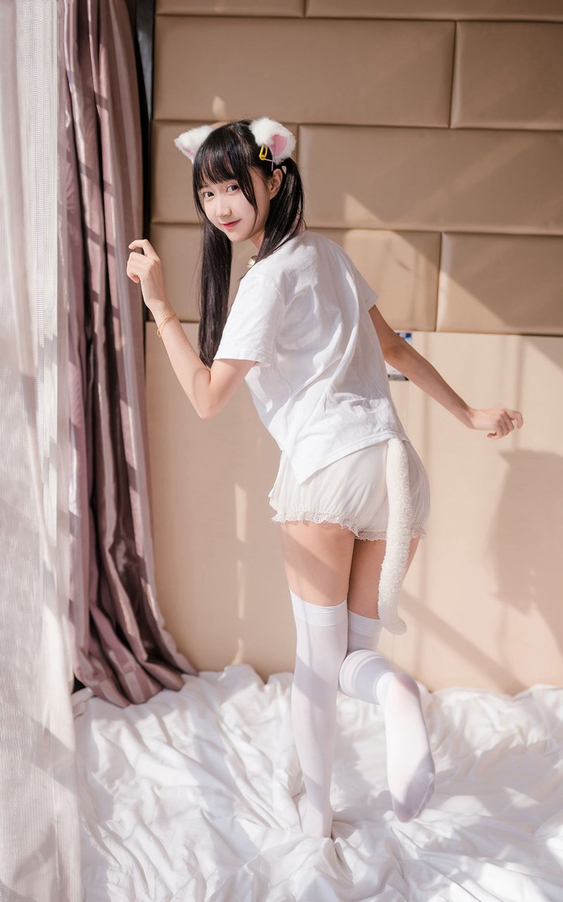 白嫩猫系美女诱惑私房清纯写真图片
