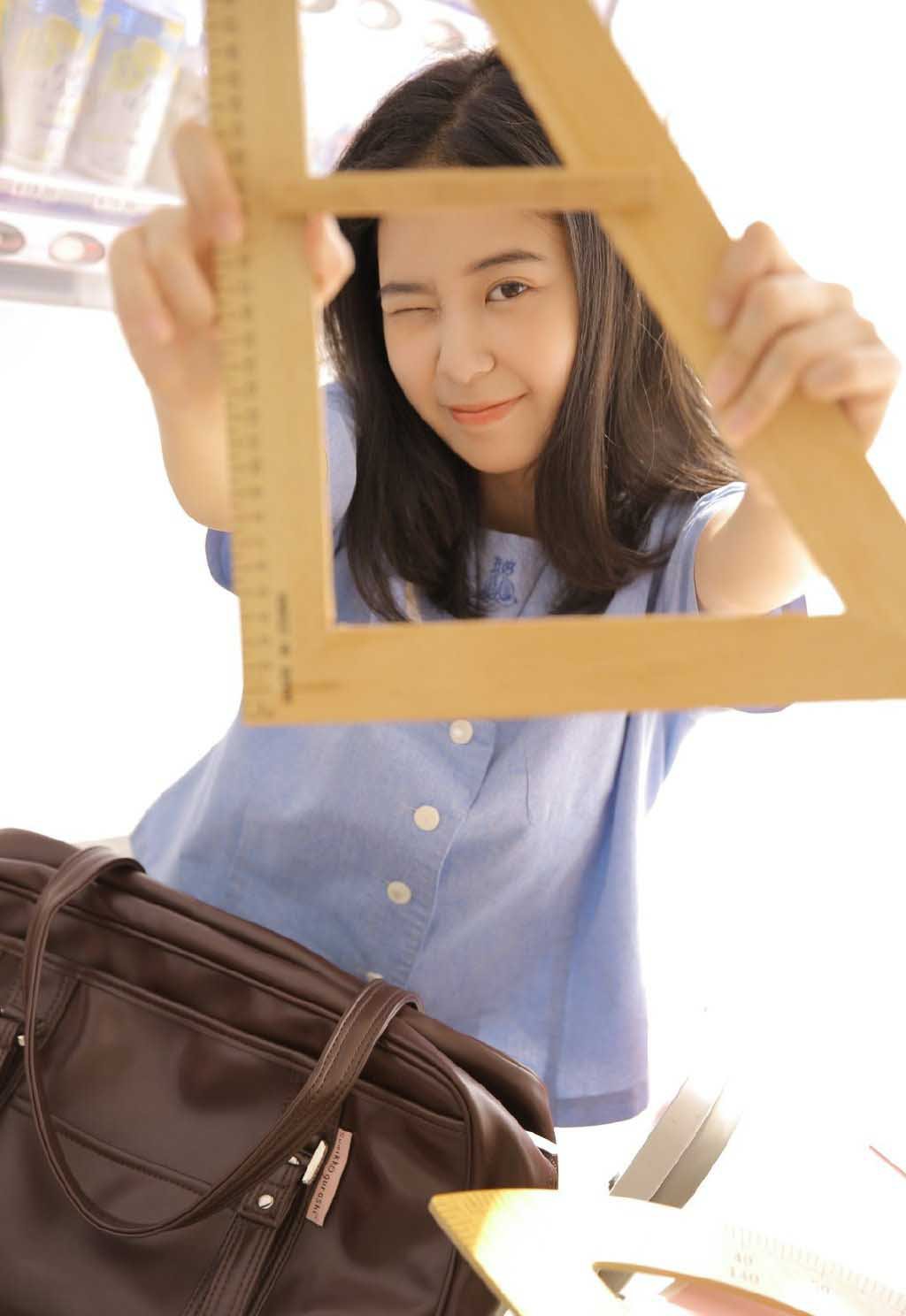 纯情少女性感居家诱惑甜美写真