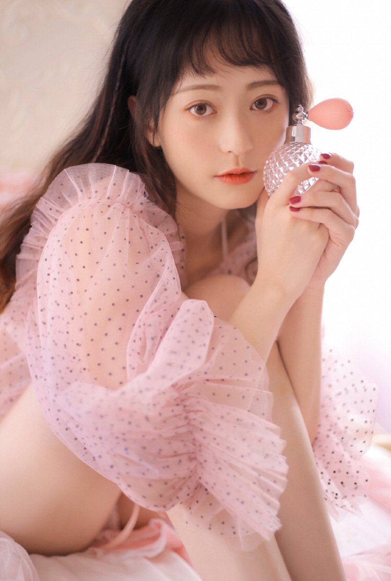 性感美女粉嫩诱人私房图片