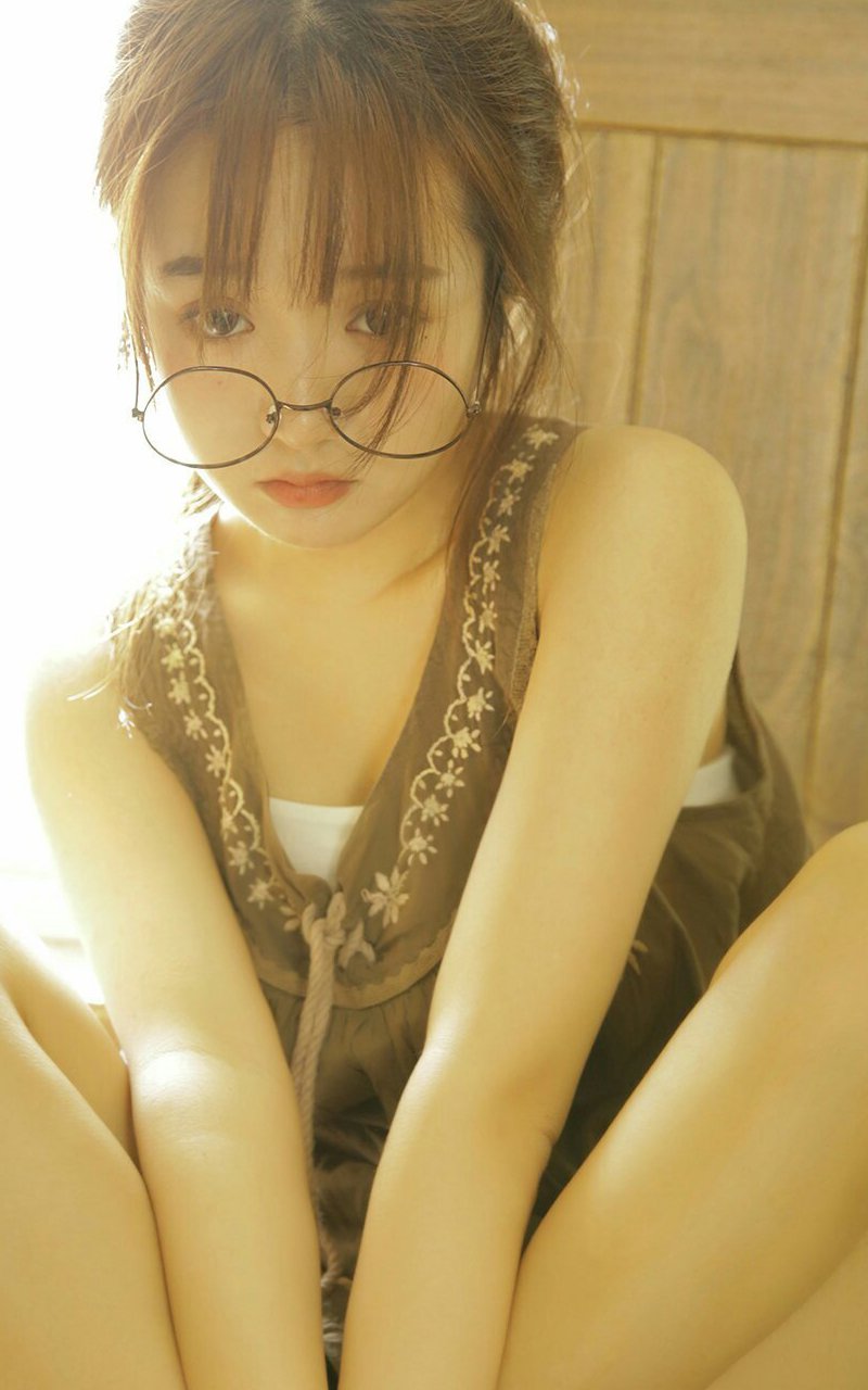 丰满诱人美女模特性感美腿写真 第二辑