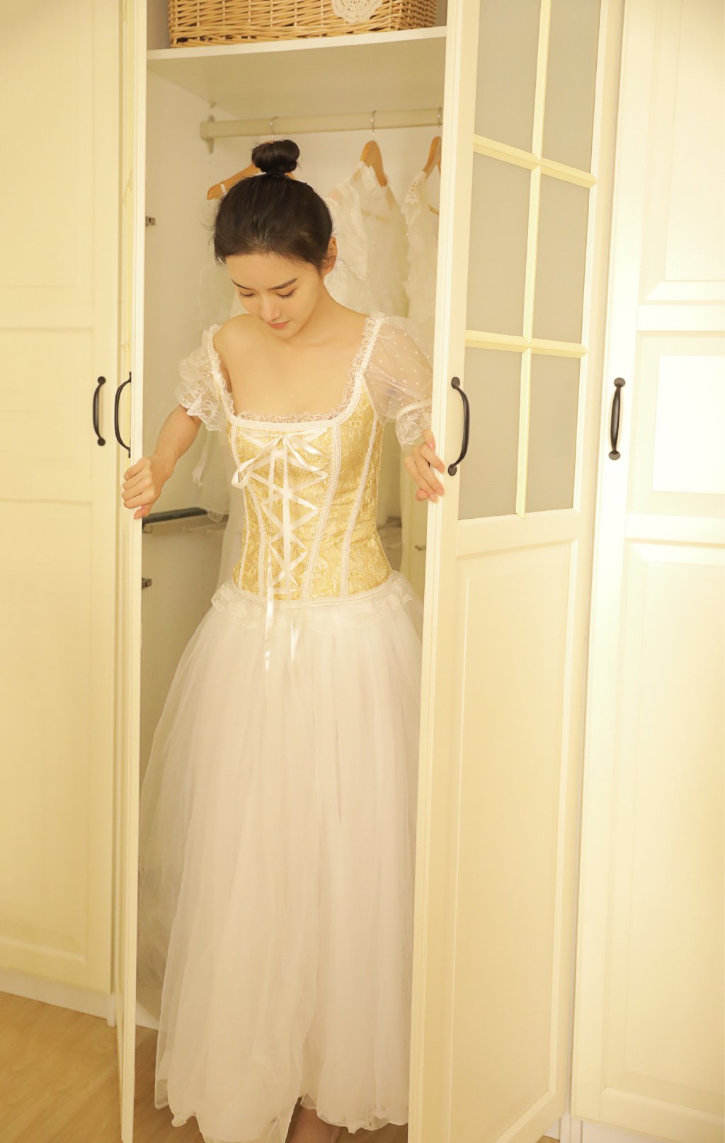 大胸艺校美女舞蹈服诱惑性感写真
