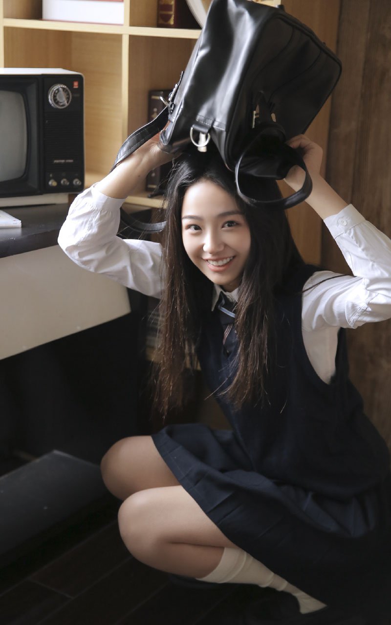 清纯校花美女制服写真图片