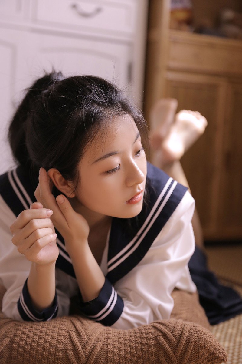 元气美女学生制服甜美写真图片