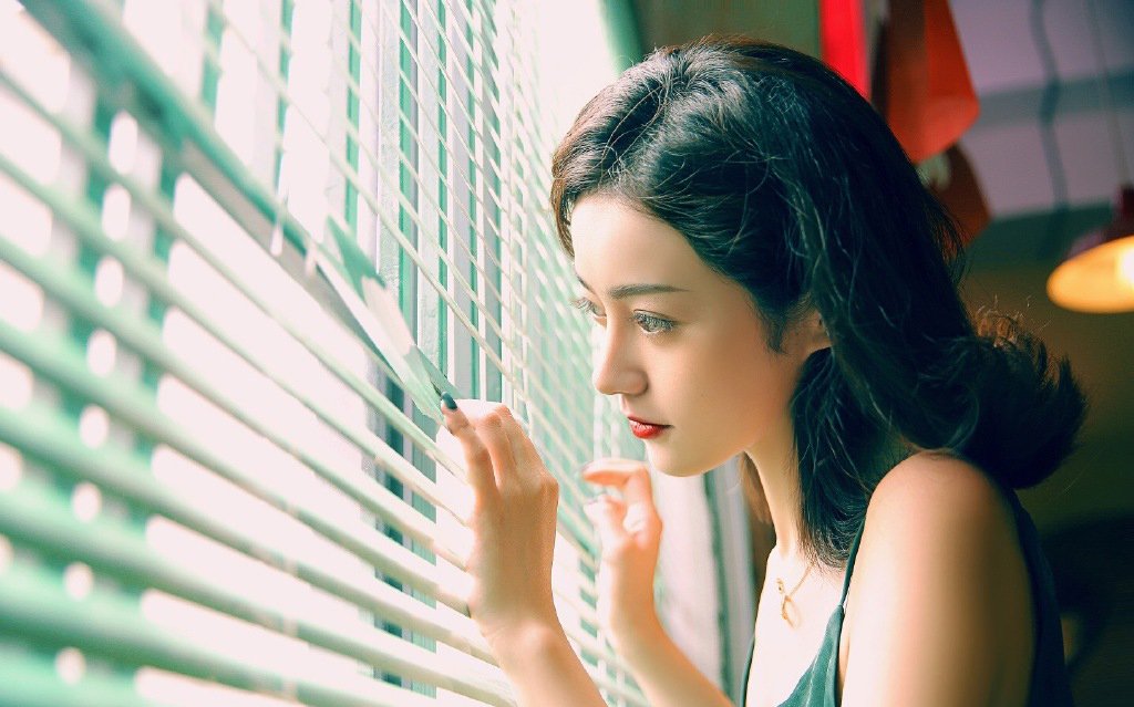 吊带美女性感长腿复古诱惑美女写真