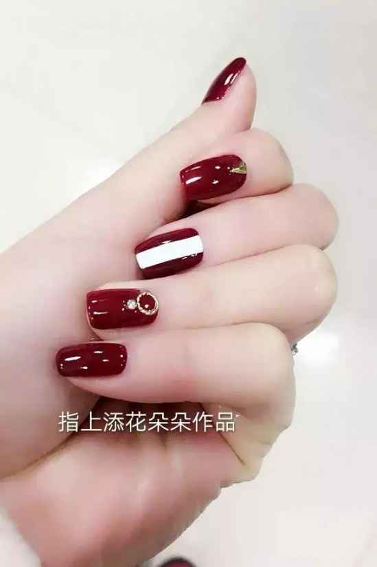 气质显白的美甲图片
