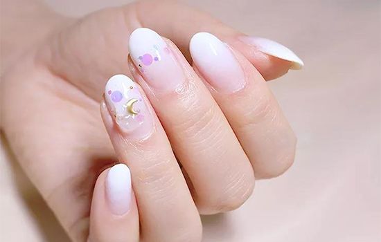 渐变美甲的做法