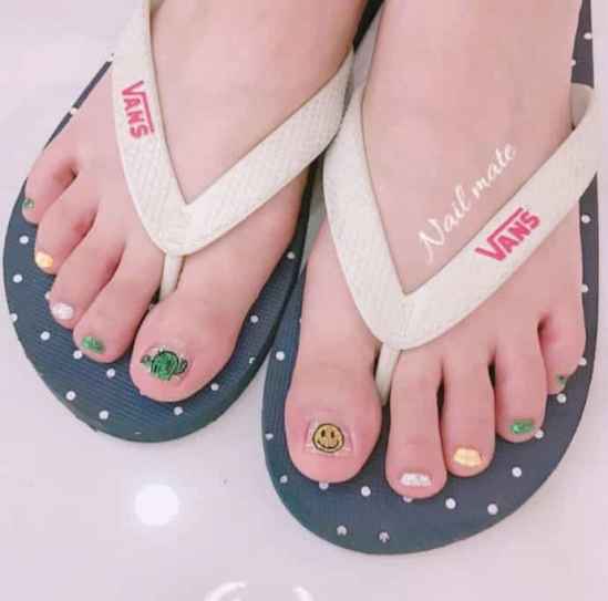 脚趾甲美甲 脚涂什么指甲油好看