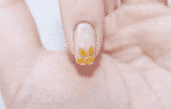 手绘苹果美甲教程 手绘苹果美甲怎么做