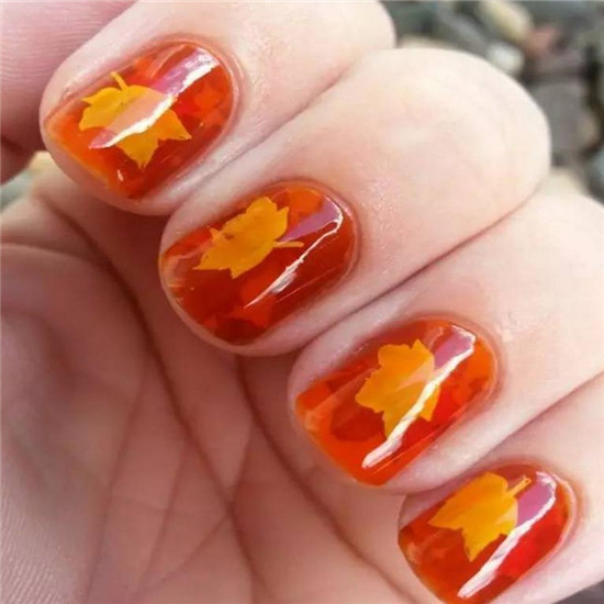 适合秋季的美甲图片 秋季美甲图片