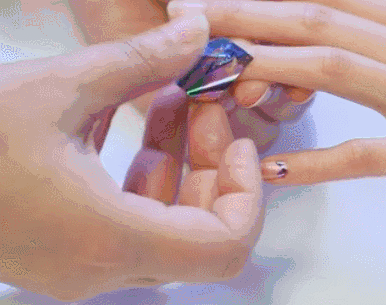 DIY宝石贴纸美甲教程 DIY宝石贴纸美甲怎么做