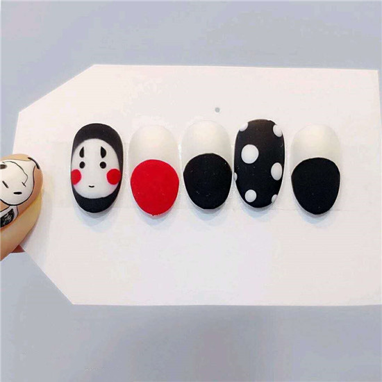 冬天波点美甲图片 冬季波点美甲图片