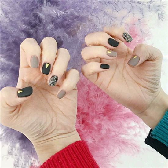冬天裸色美甲图片 冬季裸色美甲图片