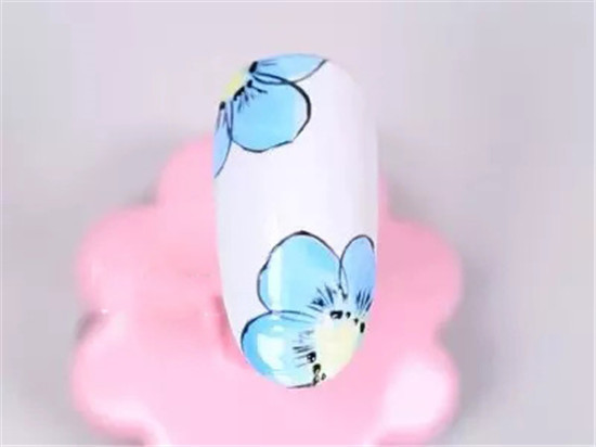 花朵美甲教程 花朵美甲的画法
