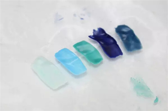 蓝色梦幻美甲教程 蓝色梦幻美甲的做法