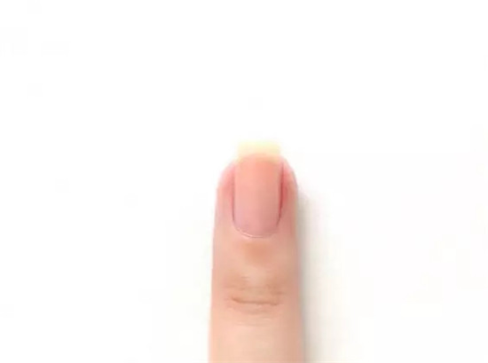 透明蓝色渐变美甲教程 透明蓝色渐变美甲的做法