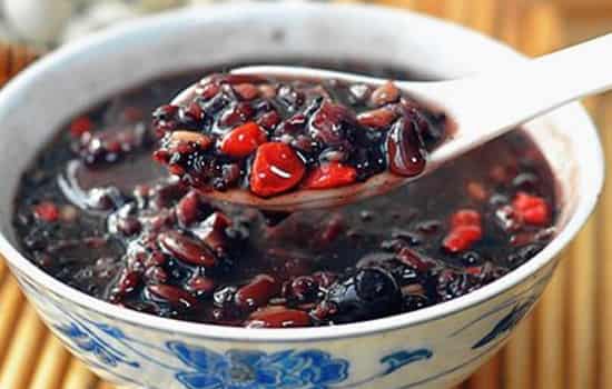 小腿水肿吃什么能消肿 小腿浮肿吃什么好