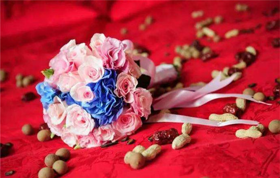 结婚床上要放什么干果 结婚床上放什么东西