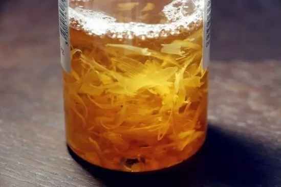 金盏花爽肤水的功效 金盏花爽肤水有什么用