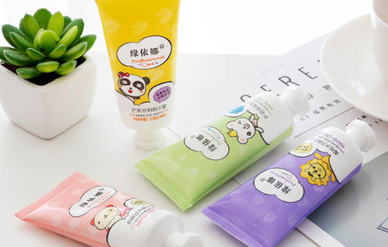 护手霜晚上用戴手套吗 晚上涂护手霜戴手套管用吗