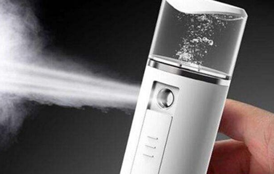 喷雾补水仪剩下的水就放在里面吗 补水仪里面水没用完用不用倒出来