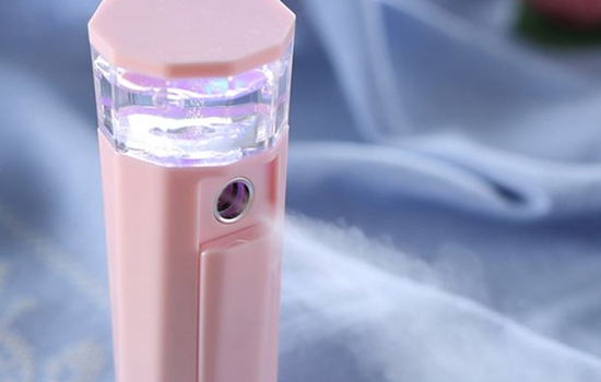 喷雾补水仪剩下的水就放在里面吗 补水仪里面水没用完用不用倒出来