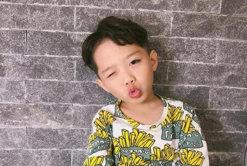 今年小男孩流行什么发型 今年小男孩流行的发型