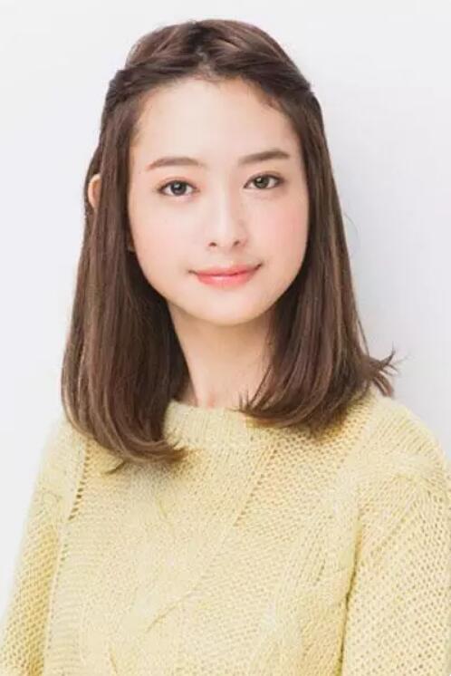 披头发侧边编辫子教程 披头发怎么编辫子