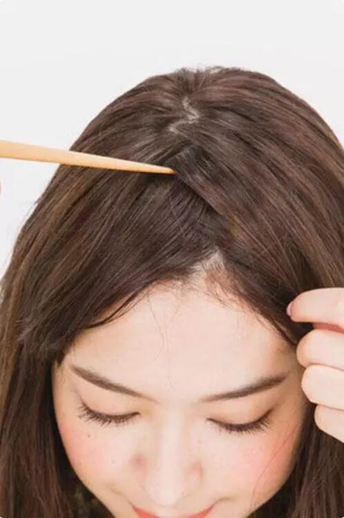 披头发侧边编辫子教程 披头发怎么编辫子