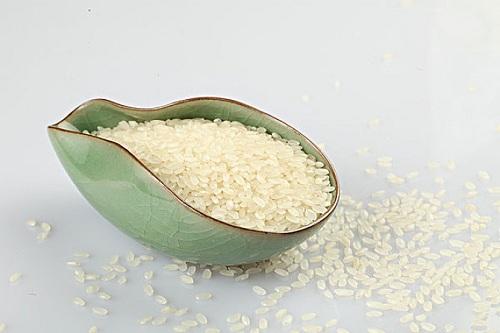 淘米水洗头发的正确方法 用淘米水洗头发的正确方法