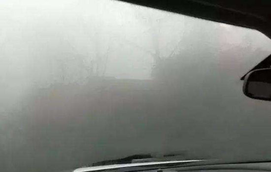冬天车内玻璃起雾怎么办 冬天车内有雾气怎么处理