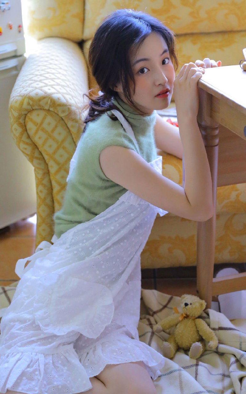 气质家居美女写真高清手机壁纸