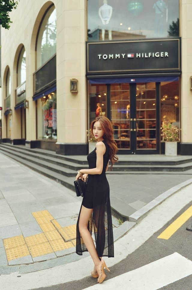 气质韩国美女时尚小黑裙优雅性感