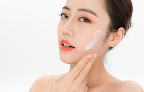 抹脸的步骤先用什么后用什么 女人护肤品抹脸的步骤
