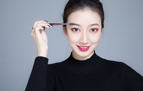 抹脸的步骤先用什么后用什么 女人护肤品抹脸的步骤