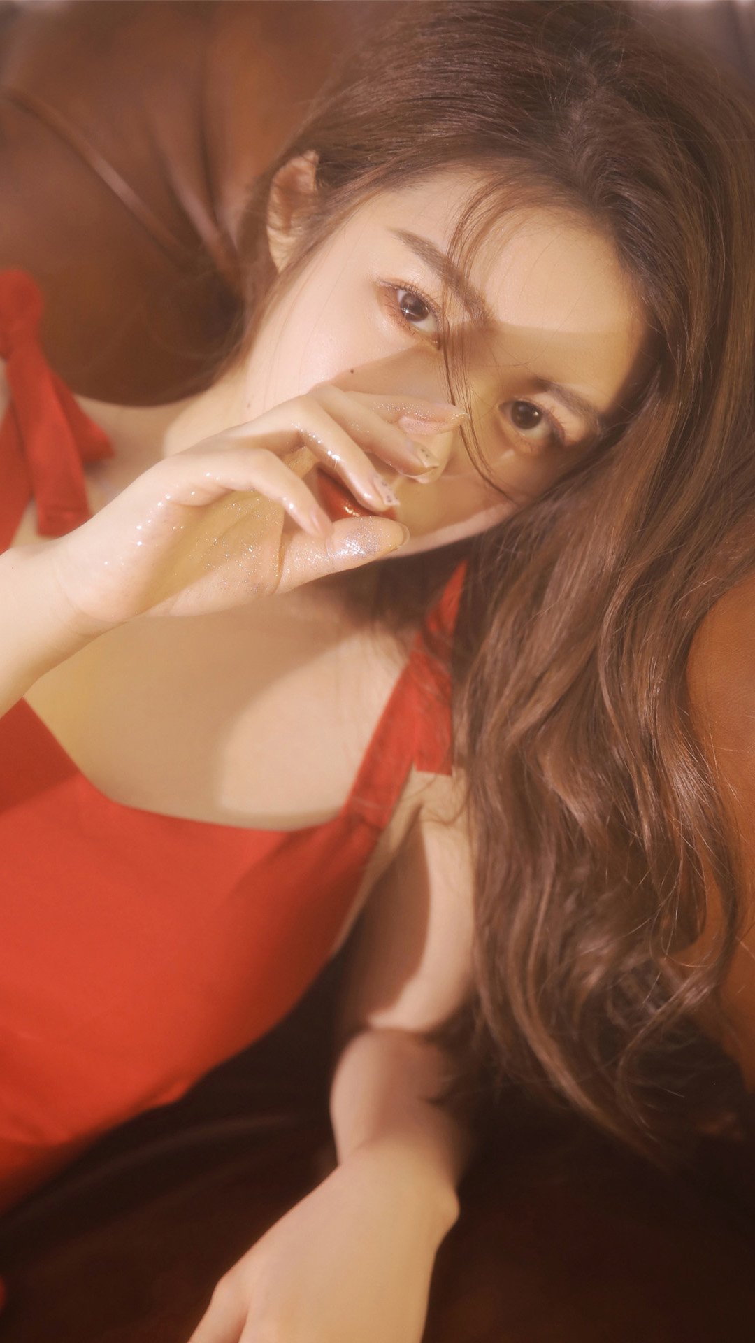 好看的高清美艳吊带美女手机壁纸