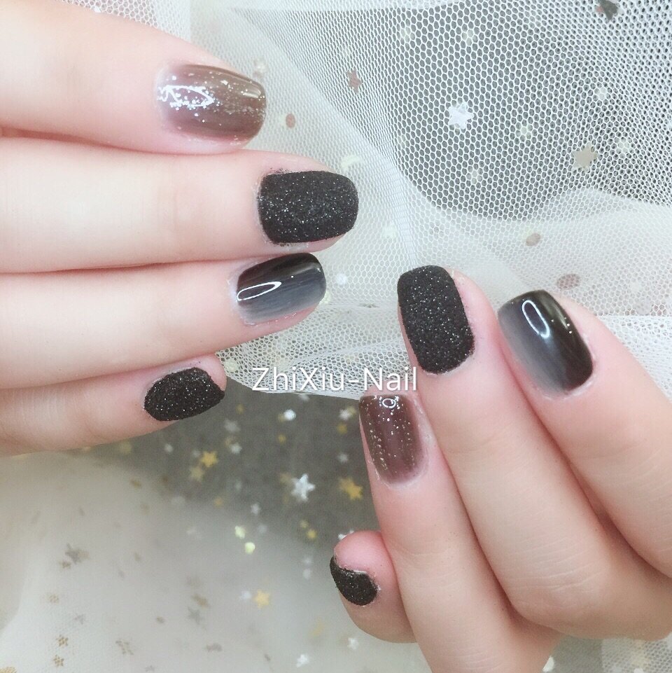 方形黑色竖形渐变美甲图片美甲款式