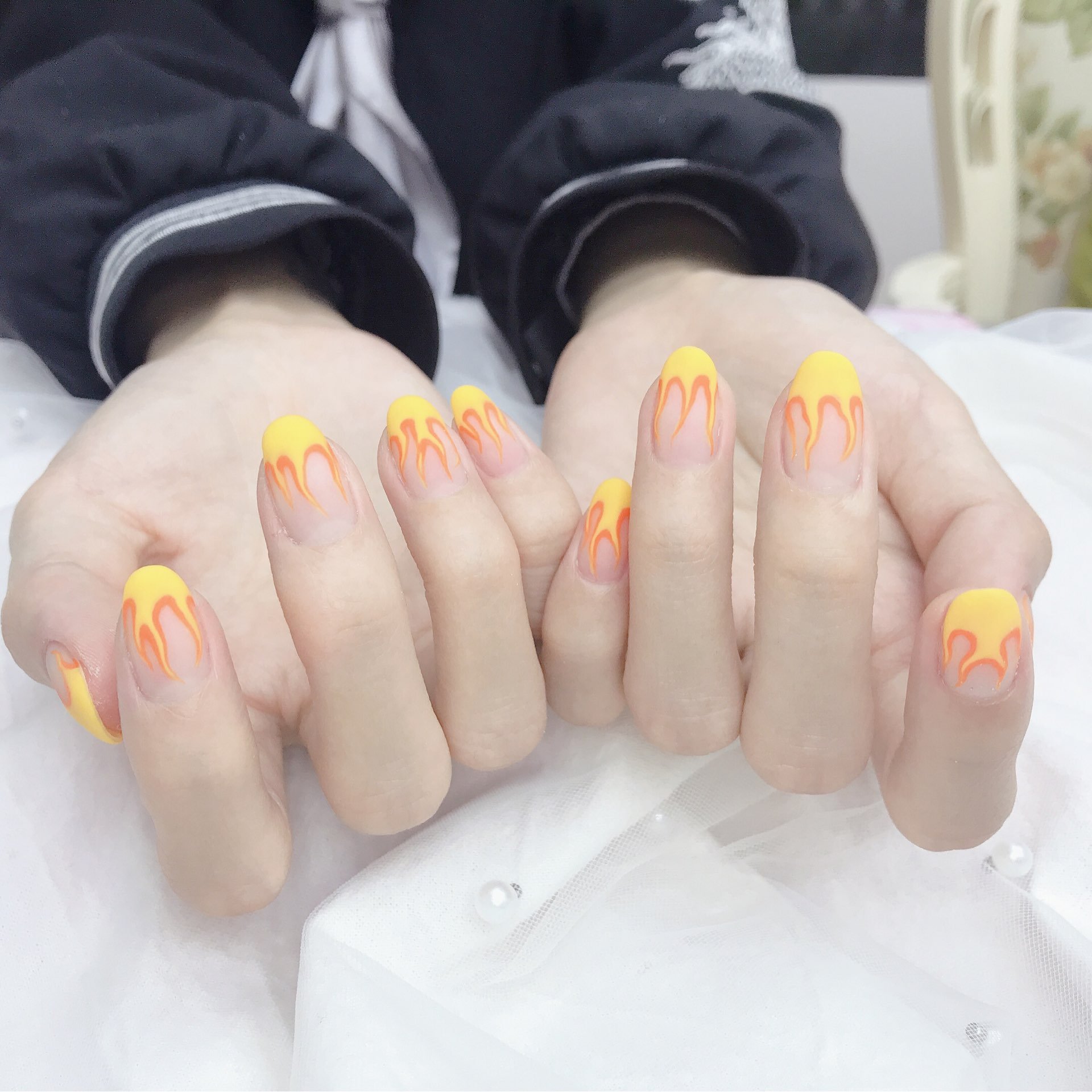 黄色尖形磨砂美甲图片美甲款式