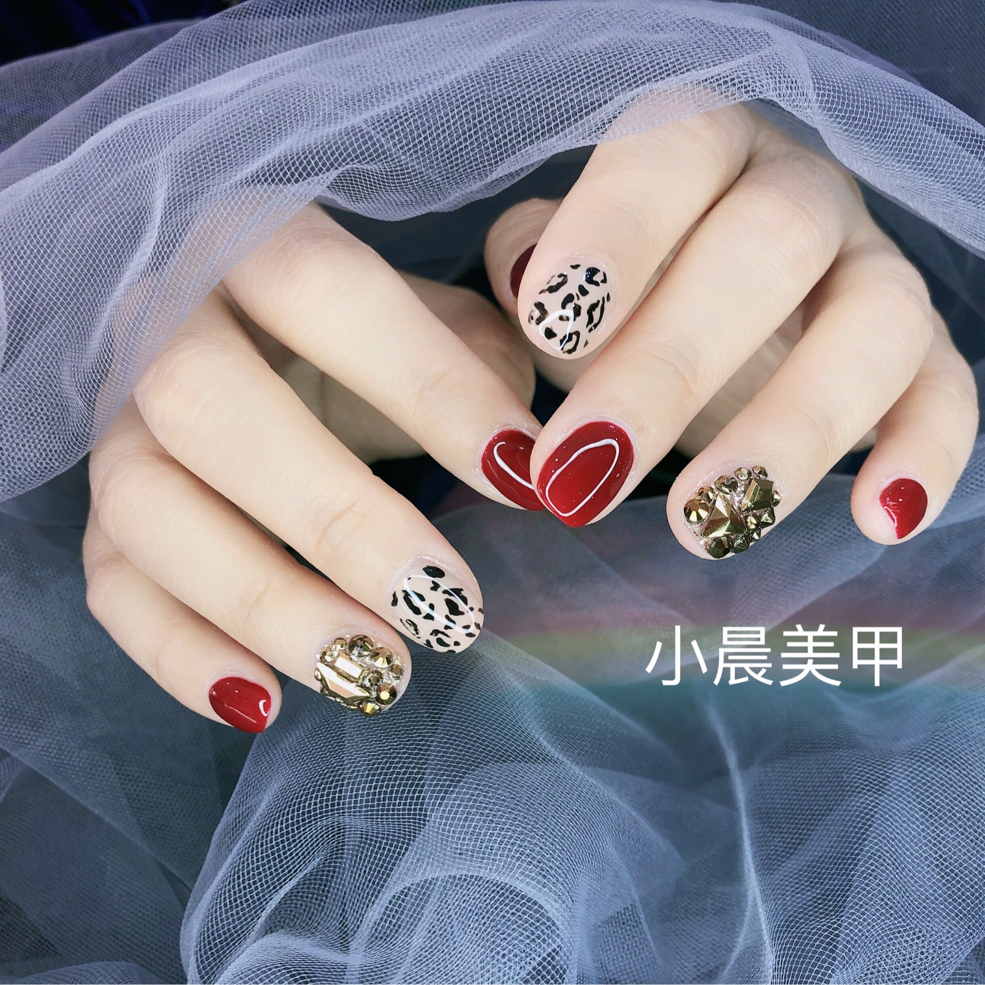 酒红色方形跳色豹纹美甲图片美甲款式
